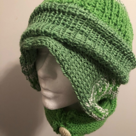Knitted hats & scarf 🧣. - Picture 3 of 8